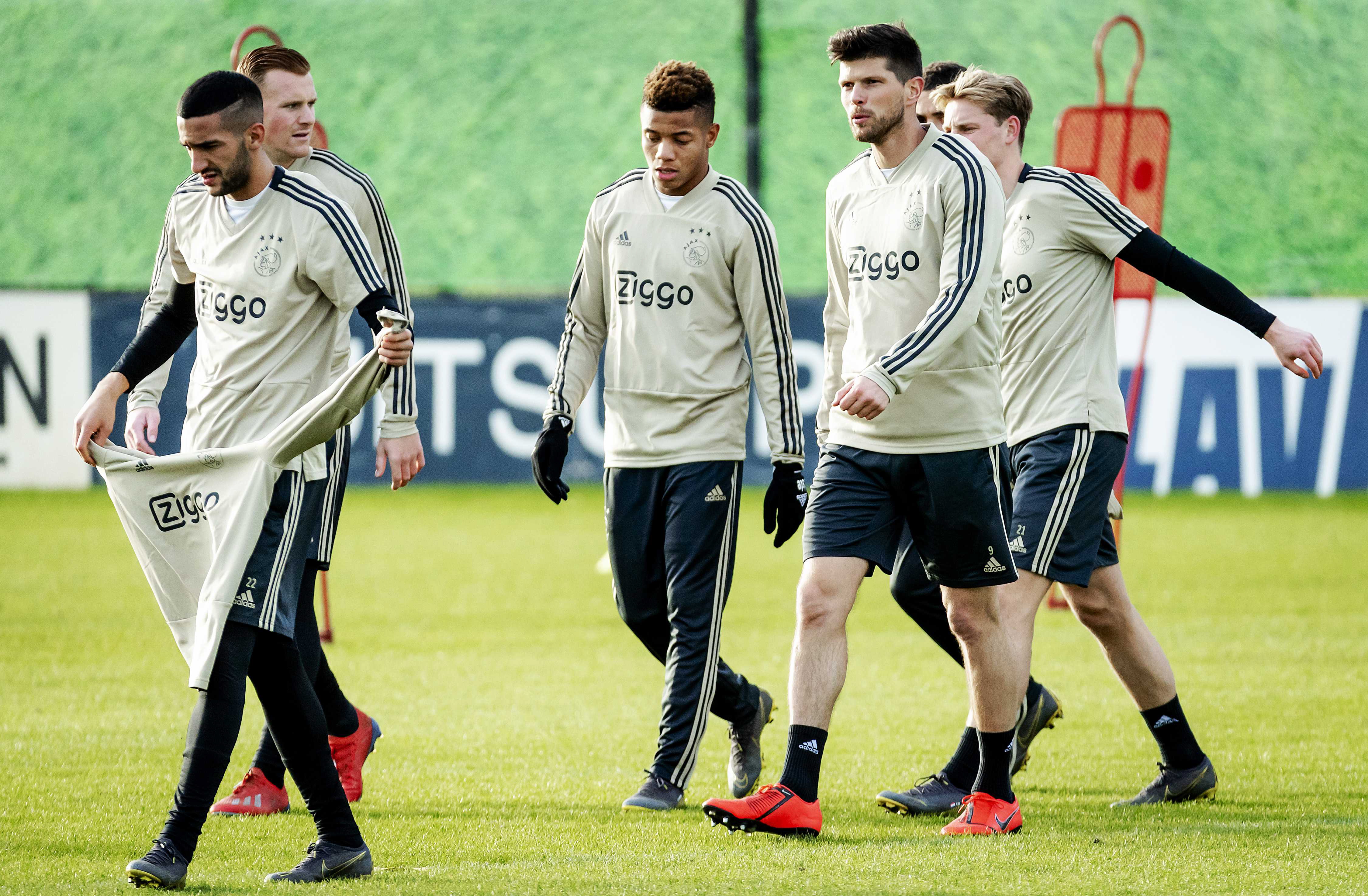 YIHAO-国际比赛日体能课后；阿贾克斯内部沟通备战欧篮联；管理层满意；高层口径保持一致的简单介绍