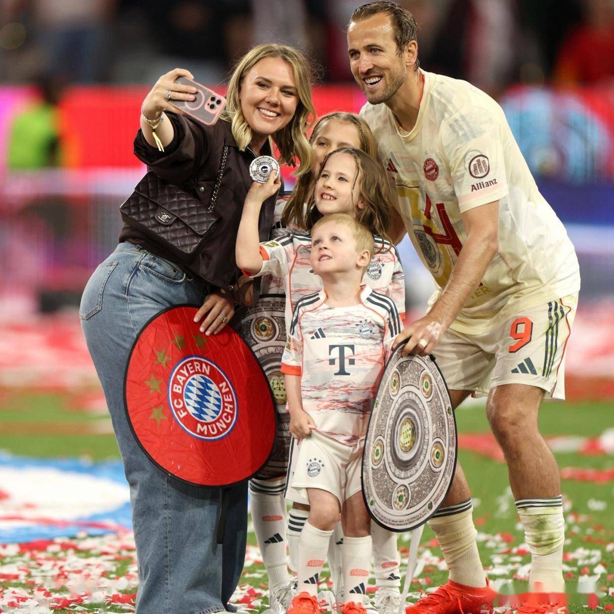 YIHAO-凯恩回归赛场，惊险取胜首场状态亮眼，切尔西观众沸腾！的简单介绍